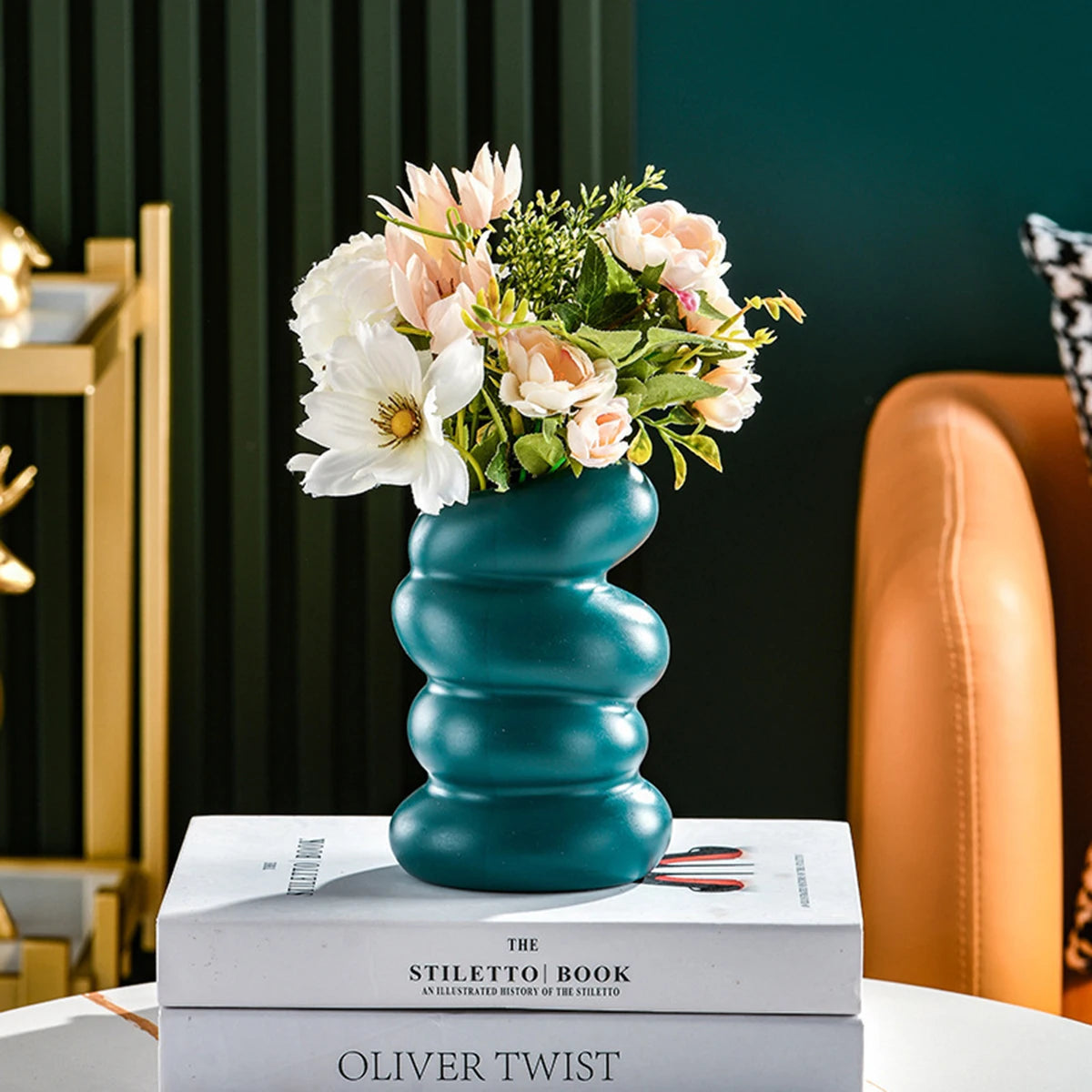 Plastic Spiral White Vase Nordic Creative Flower Arrangement Container For Home Decoration Ornament